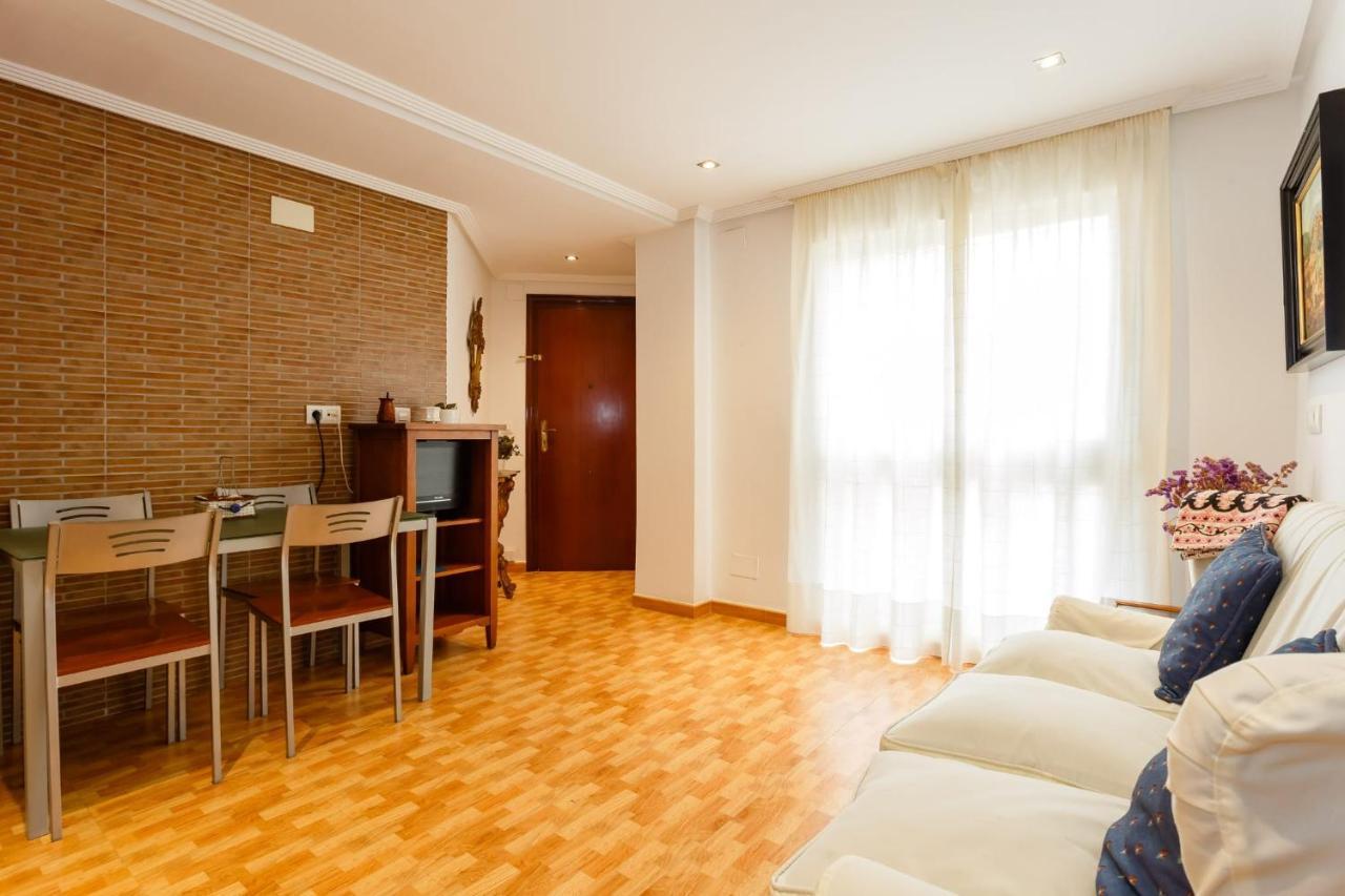 Gatu Villa Elvira Junto Al Hospital Y Playa 2 Dormit Y 2 Banos, Preferente Mayores De 25 Anos Y Familias Cadix Extérieur photo